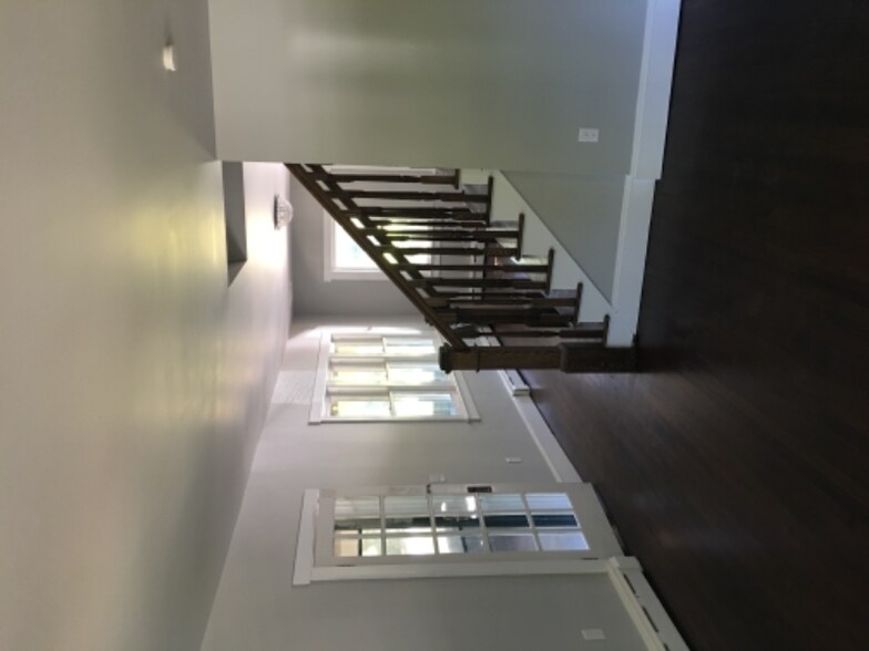 Building Photo - 137 Mountain Ave