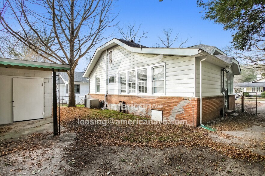 Building Photo - 409 Hampton St