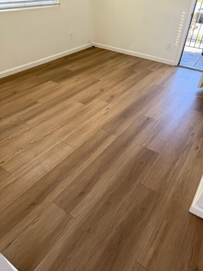 Building Photo - 5436-4 Imperial Ave