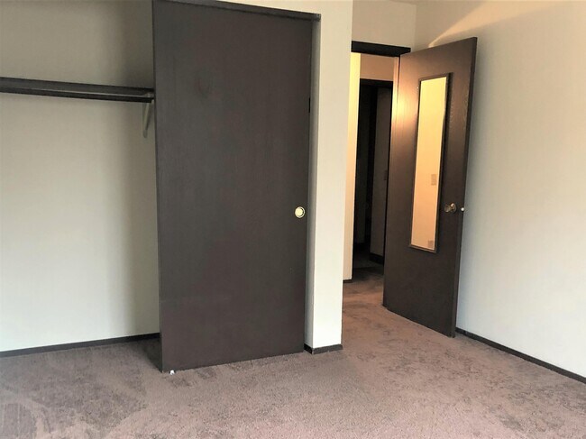 Building Photo - 2442 Chalet Gardens Ct