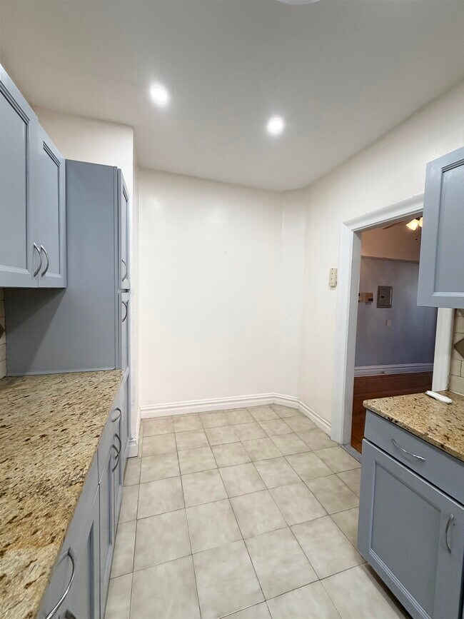 Building Photo - 3718 Park Ave