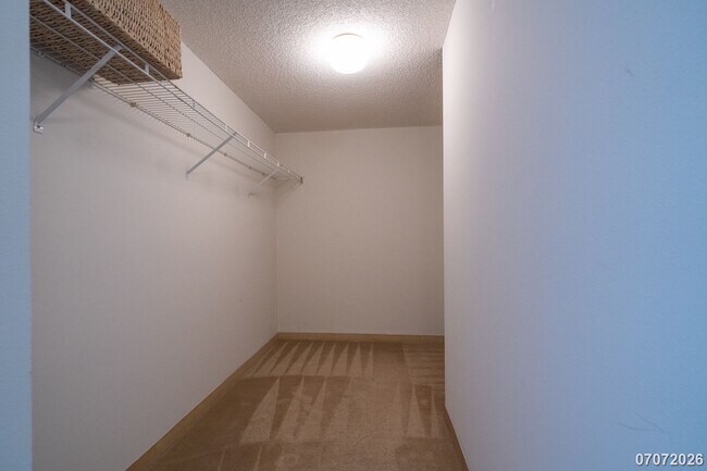 Building Photo - Spacious 3 Bed 2Bath SFM Pets Negotiable- WEST LOCH ESTATES - $3950/month