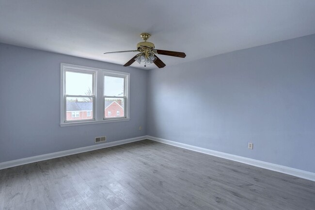 Building Photo - 3 Bedroom 2 Full Bath Row Home Minutes from Morgan State