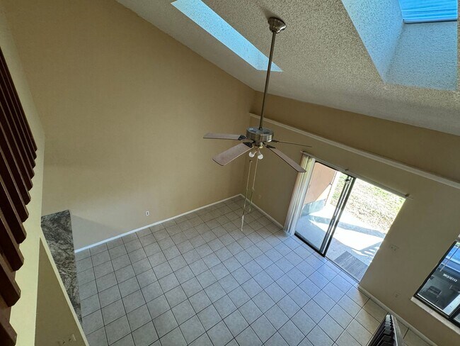 Building Photo - 2 bedroom + loft, 2 bathroom townhome near UCF