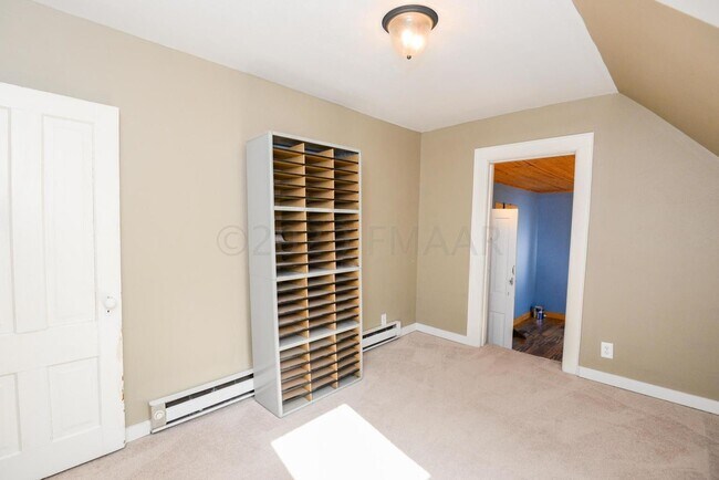 Building Photo - APPLICATION PENDING -- Gorgeous and spacio...