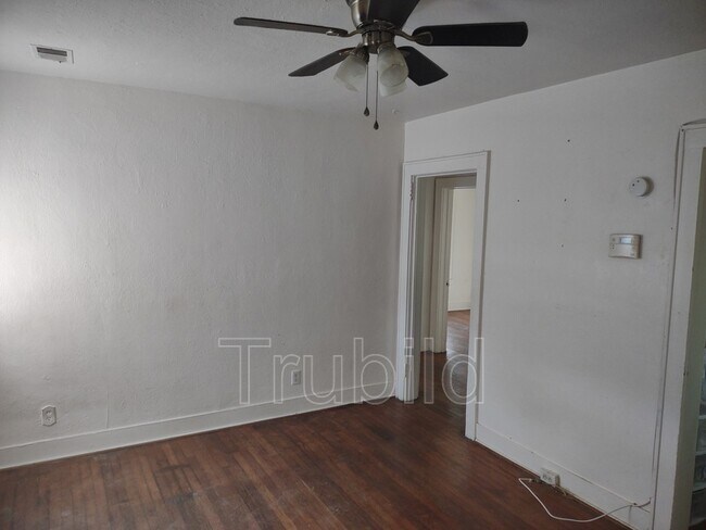Building Photo - 2132 Captain Ave