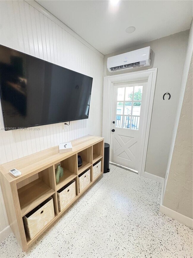 Building Photo - 1901 SW 9th St