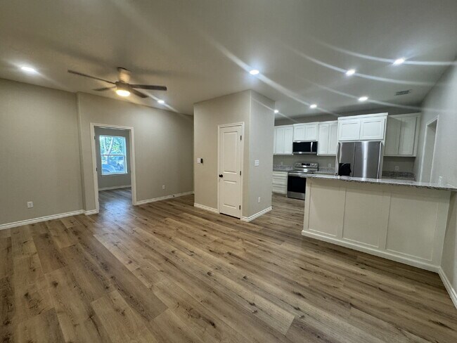 Building Photo - New 4BR/2.5BA Home – Perfect for Roommates, Walk to Campus!