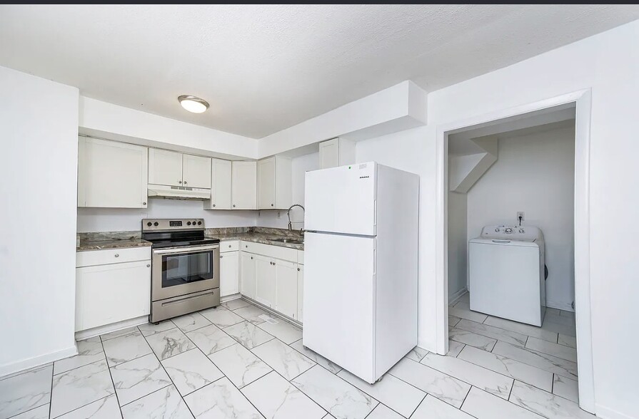 Building Photo - 1208 Louis Ln