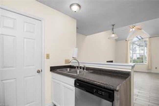 Building Photo - 355 Lee's Ml Dr