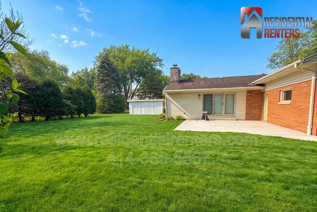 Building Photo - 205 N 165th St