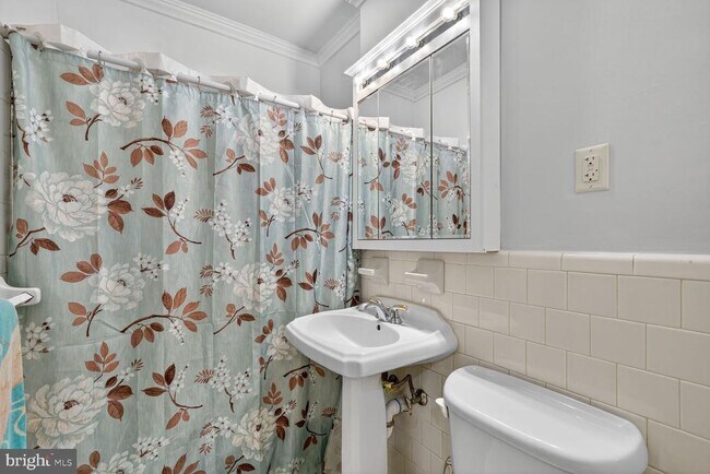 Building Photo - 4114 Davis Pl NW