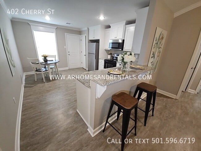 Building Photo - 402 Cherry St | $1495 | 3 beds, 2 full baths