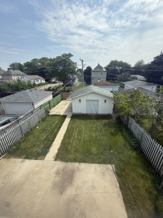 Building Photo - 637 S 14th Ave