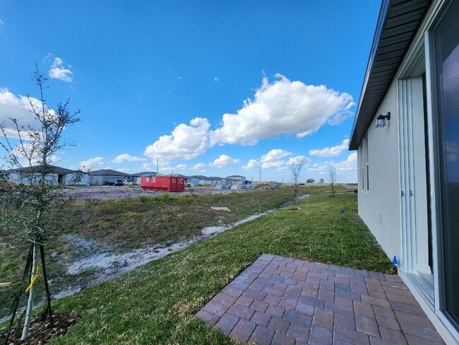 Building Photo - LIKE NEW!!! 4-Bedroom, 2-Bathroom in Villamar/Winter Haven