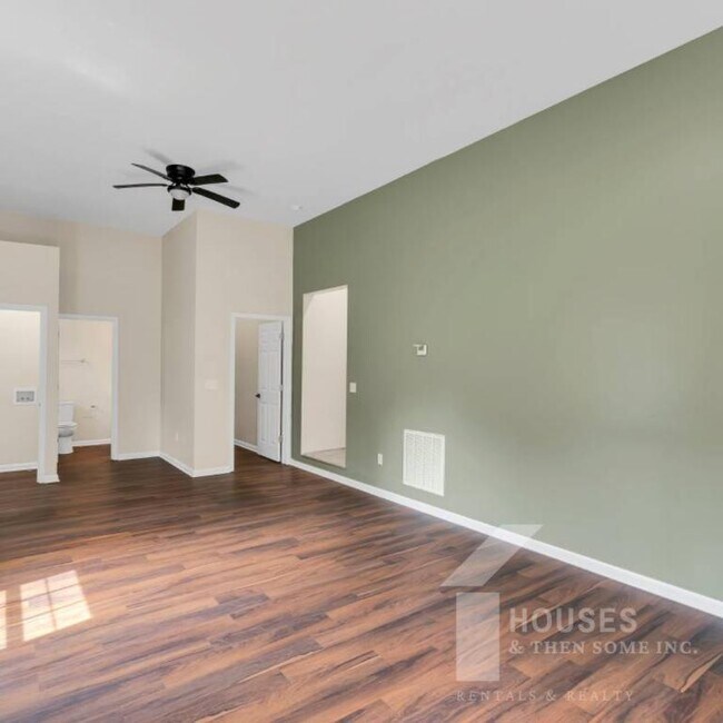 Building Photo - 1505 E Saluda Lake Rd