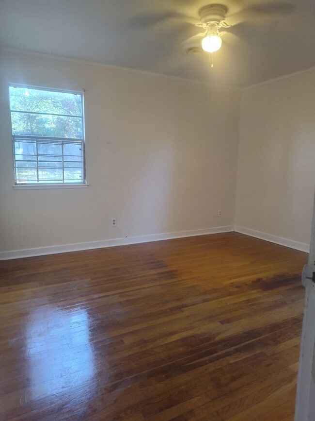 Building Photo - 665 Heather Ln