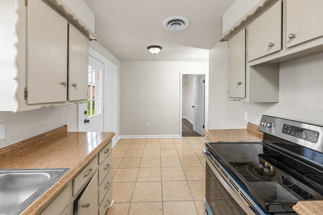 Building Photo - 4699 NW Ozmun Ave