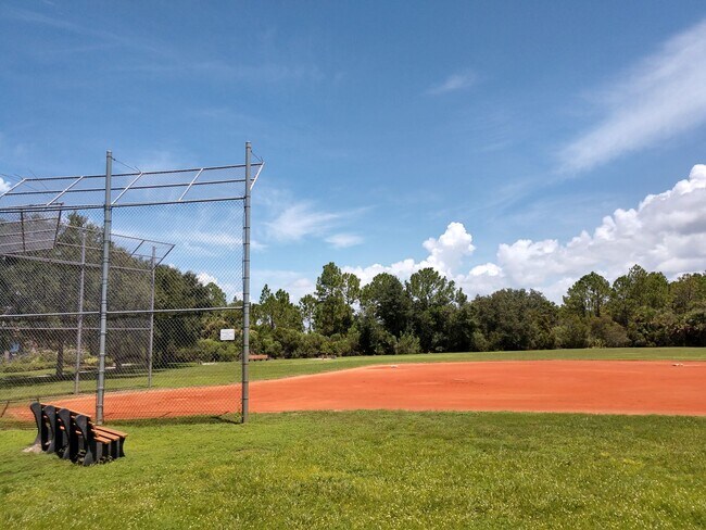 Building Photo - Annual Pool Home in The Stoneybrook Community of Venice!