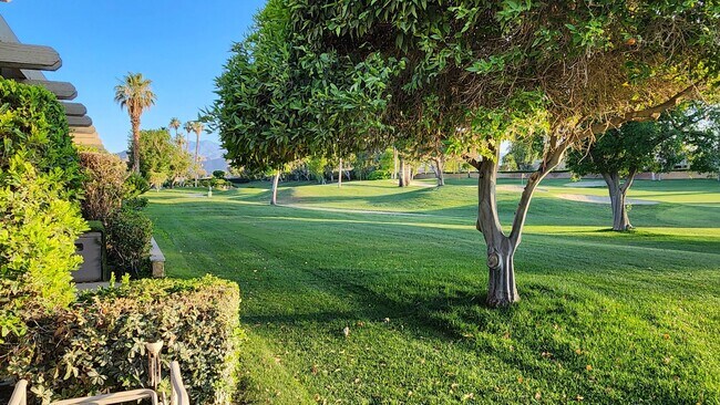 Building Photo - Two bedroom, two bath on the 15th fairway