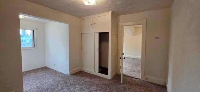 Building Photo - 2713 Maxwell Ave