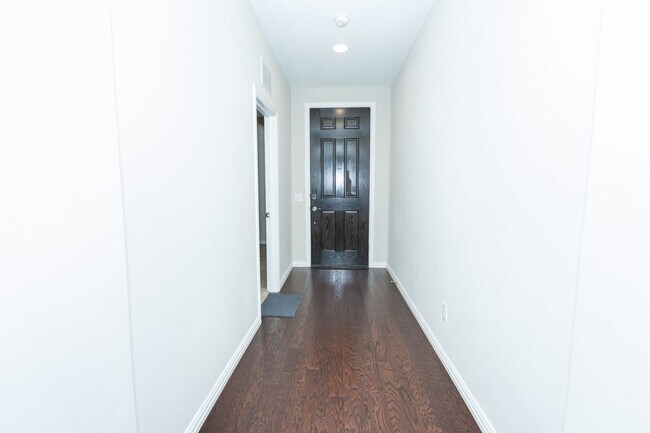 Building Photo - 2813 Barnsley Dr