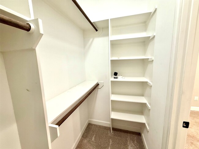 Building Photo - 9206 Anna St