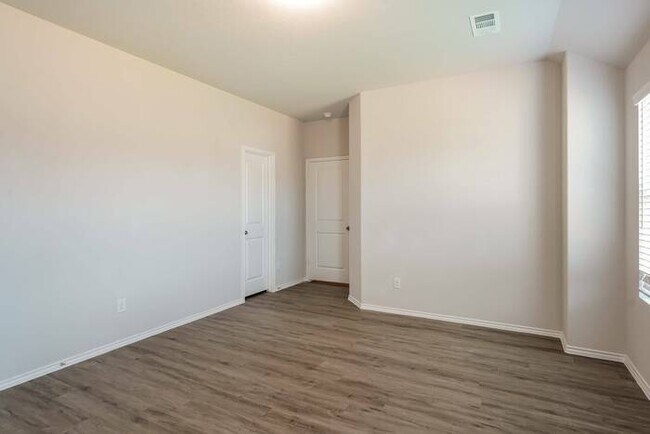 Building Photo - 3909 Job Dr