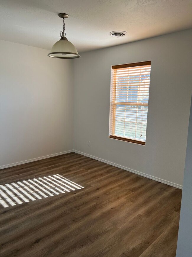 Building Photo - Coming soon! 4 bed 2.5 bath home in Meridian