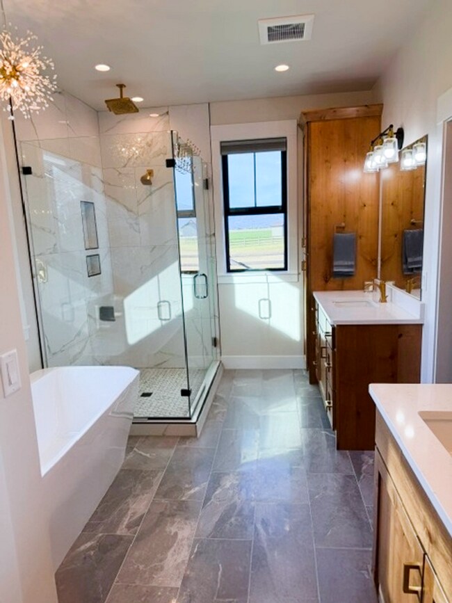 Building Photo - Luxury Modern Farmhouse on 2.5 Fenced Acres