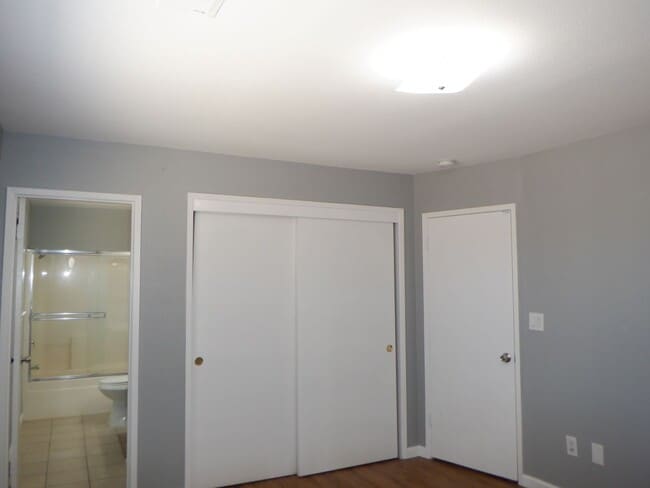 Building Photo - Convenient Location - Cul De Sac