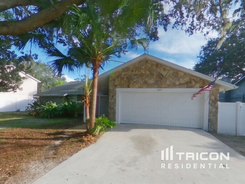 Building Photo - 1425 Corner Oaks Dr