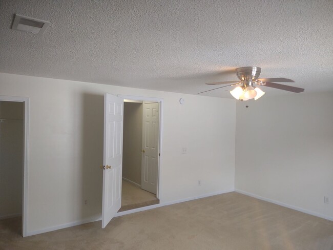 Building Photo - ****MOVE IN SPECIAL****Two Story, Five Bed...