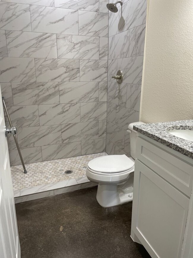 Building Photo - County Living in a Modern Home- 1 month free rent!