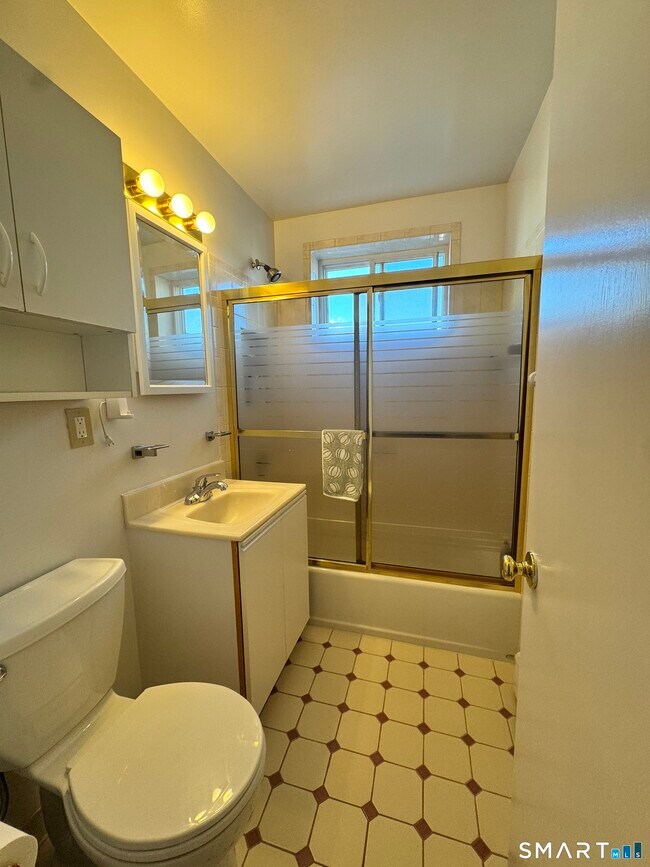 Building Photo - 4 Van Zant St