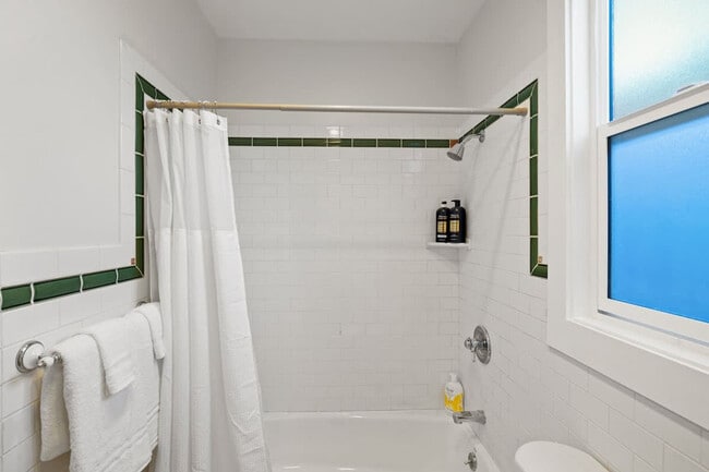 Building Photo - 2216 18th Ave