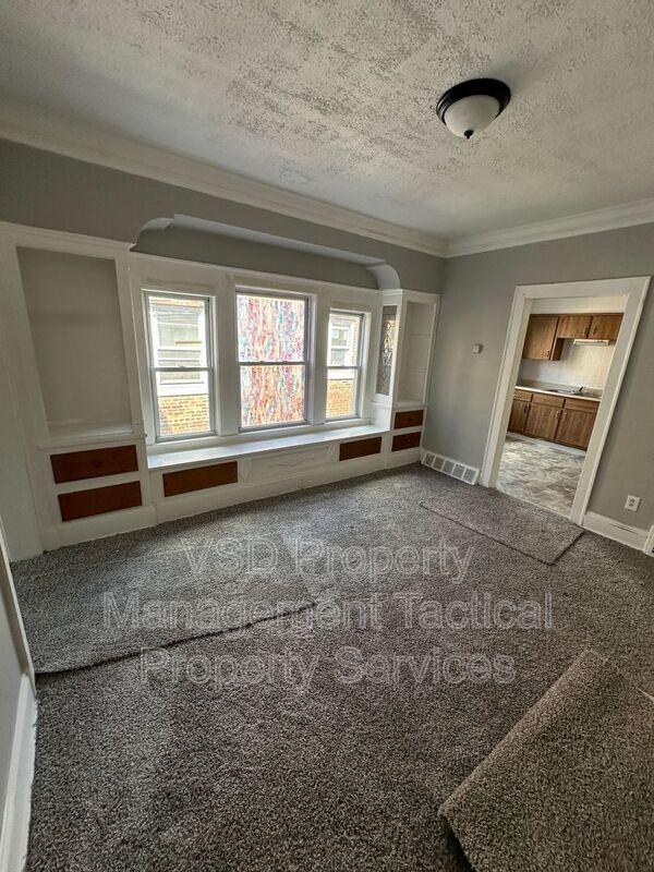 Building Photo - 3285 E 143rd St