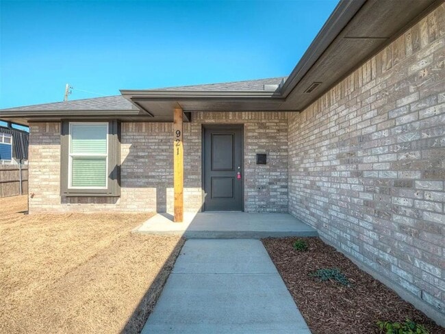 Building Photo - Turnkey 3-Bedroom Home in NW OKC – Perfect for Pets!