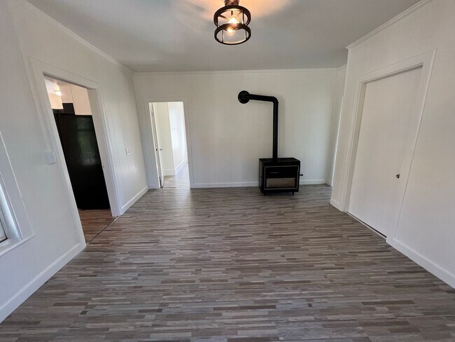 Building Photo - 471 Central St