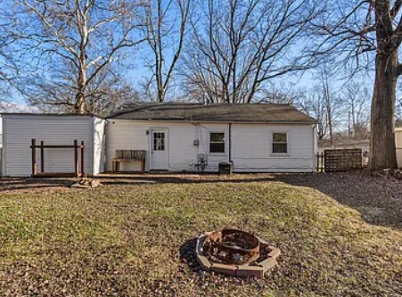 Building Photo - 1902 Meadow Dr