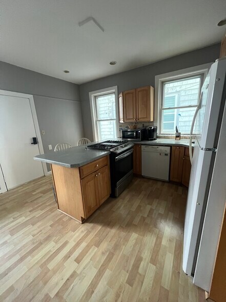 Building Photo - 53 Farragut Rd