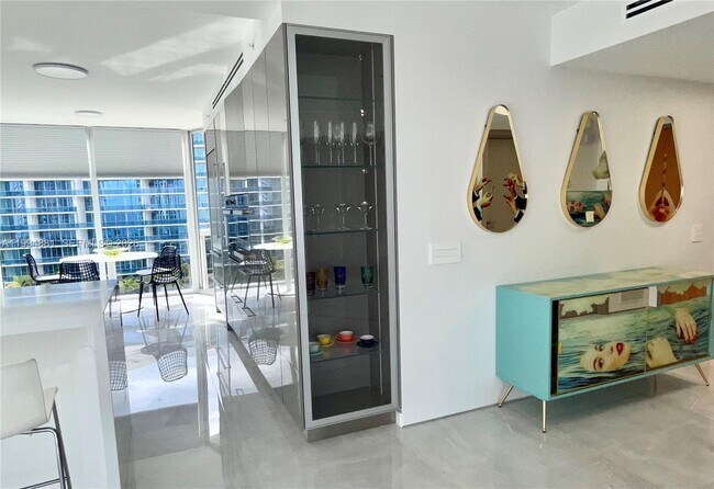 Building Photo - 17555 Collins Ave