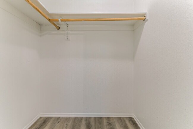 Building Photo - 646 E Gila Ln