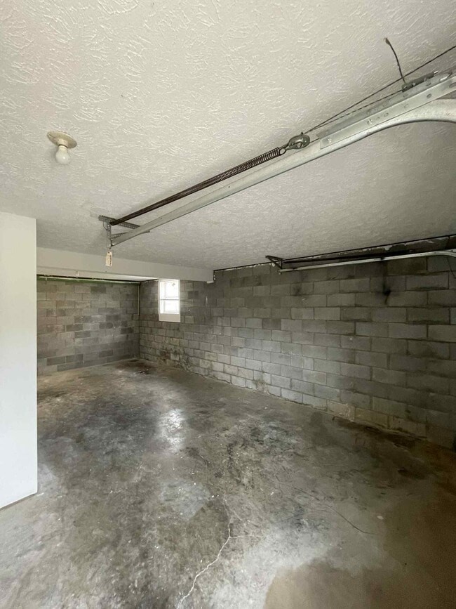 Building Photo - 207 Aqueduct Dr