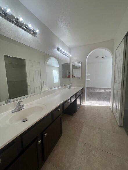 Building Photo - 1313 Paraiso St