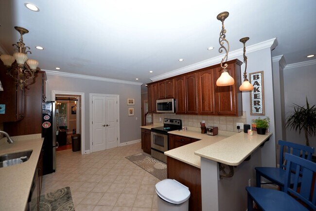 Building Photo - Walk to Naval Hospital! Beautiful Home, Gr...