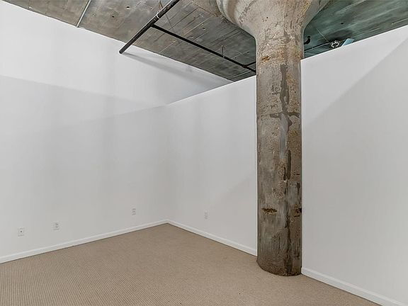 Building Photo - "Chic Urban Living: Spacious 2-Bedroom Ret...