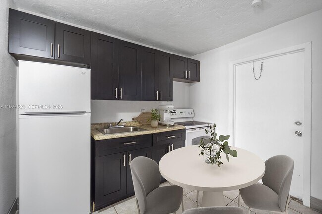 Building Photo - 332 SW 3rd St