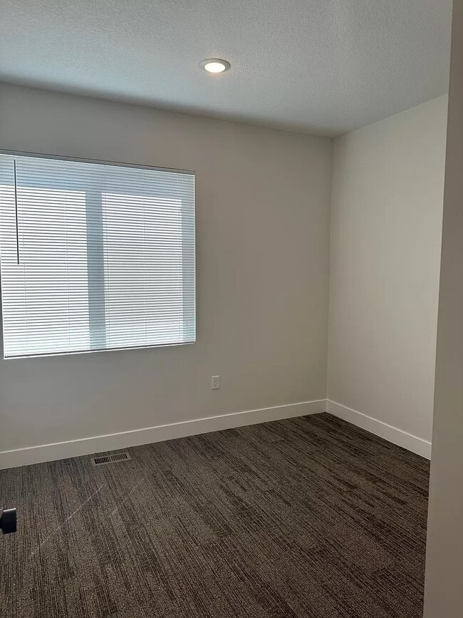 Building Photo - 15666 E 21st St N