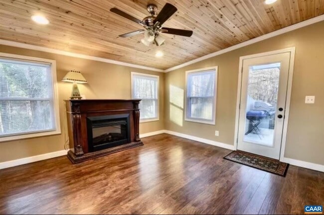Building Photo - 221 Azalea Dr